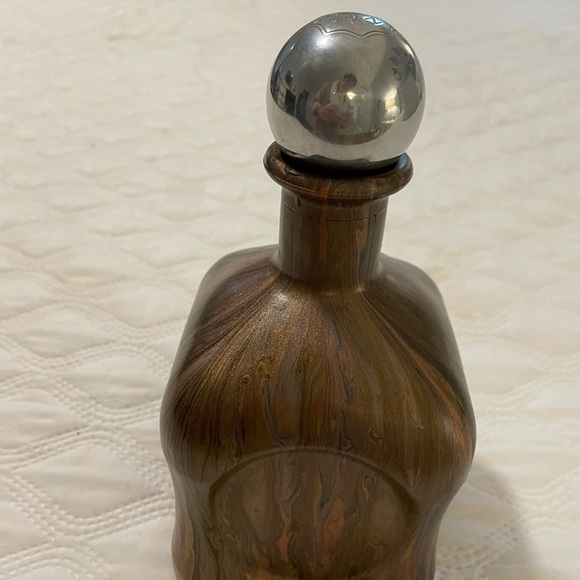 Unique acrylic poured tequila bottle - Picture 2 of 7